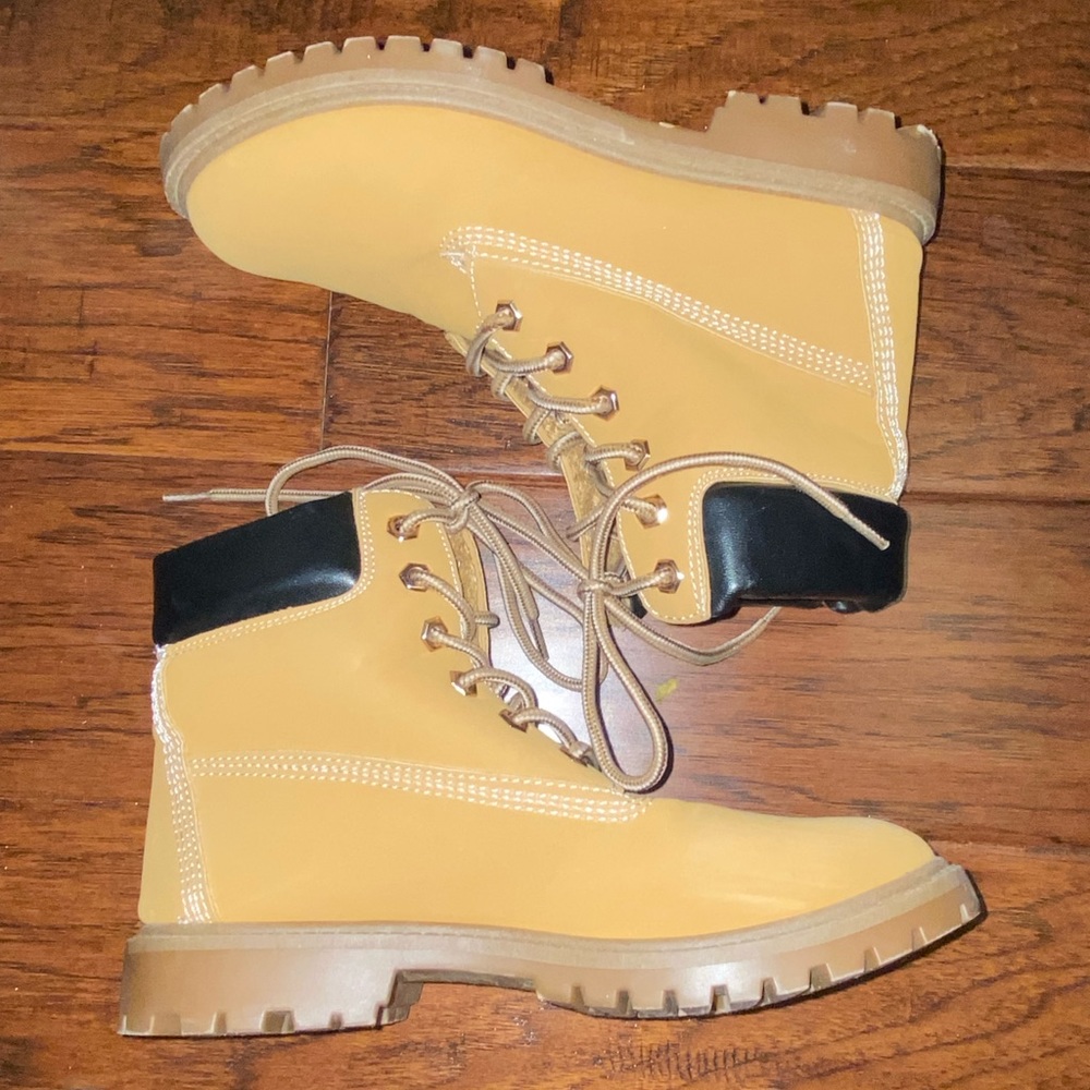 Combat boots from bamboo in a women’s size 7